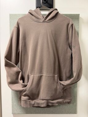 Vuori Men’s Seasode Pullover Hoodie in Smoky Taupe Size Large